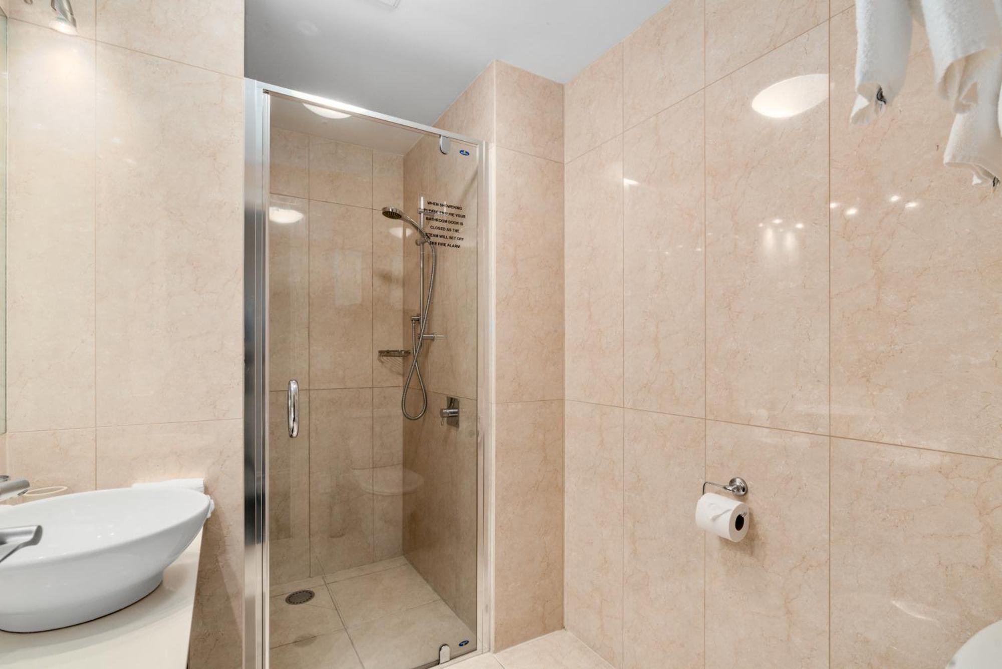 The Beacon - 2 Bedroom Town Center Apartment Queenstown Eksteriør billede
